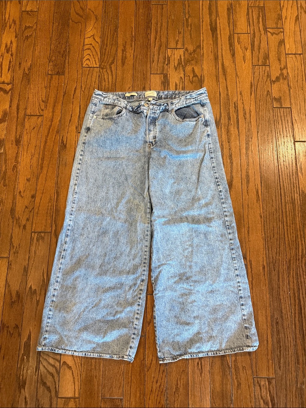 Universal Thread Light Wash Wide Leg Women’s Jeans